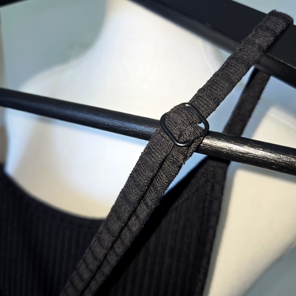 NEW FRENCH CONNECTION RIBBED BLACK DRESS. Bloomingdale's exclusive Size Xs - Picture 3 of 7